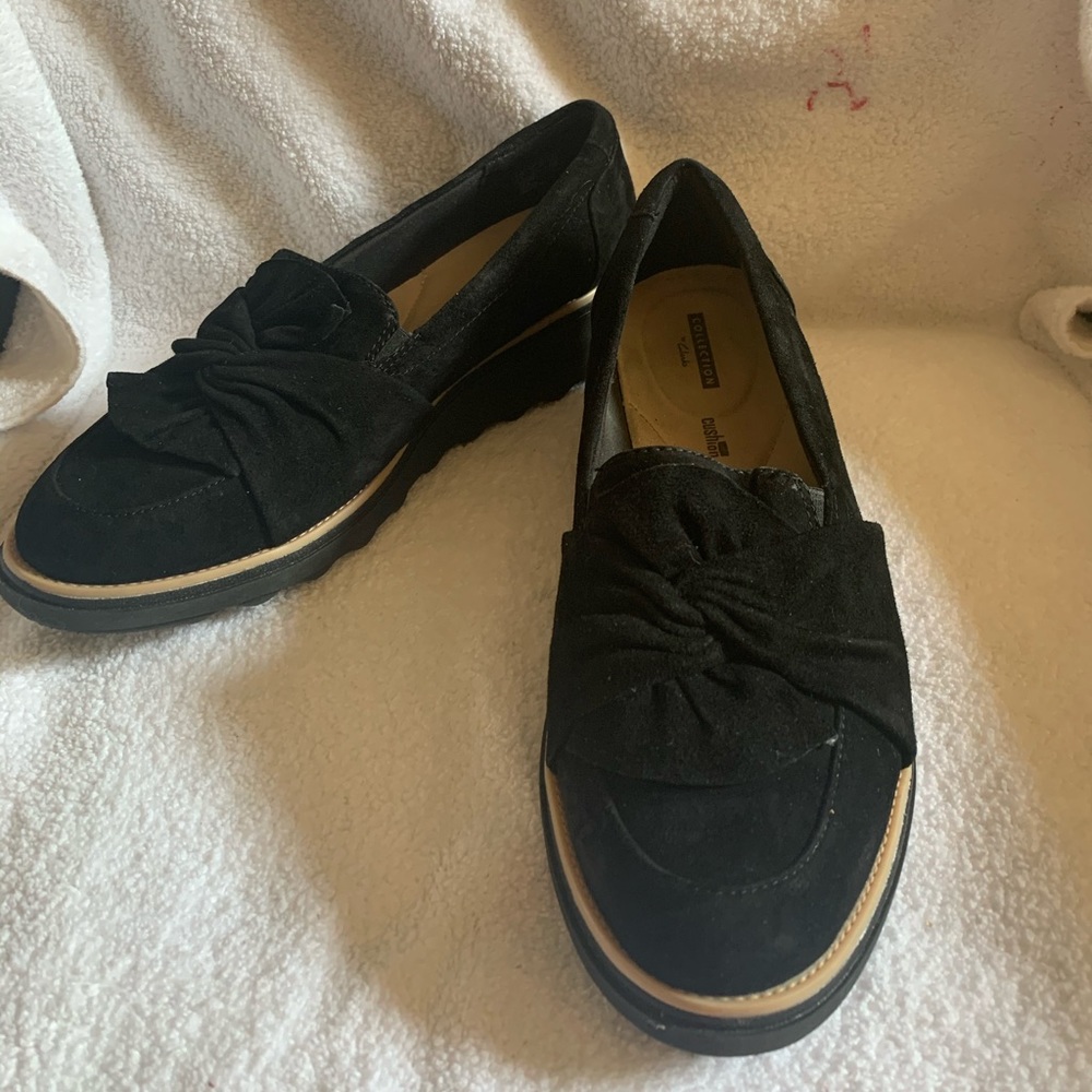 Black loafers with cushion